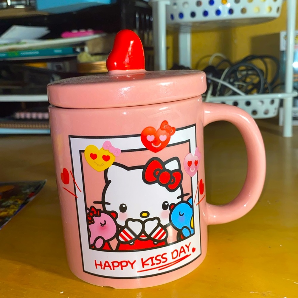 Hello Kitty Pink valentine Ceramic Mug With heart shaped Lid